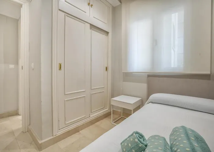 Tilos & Parking & Piscina Apartament