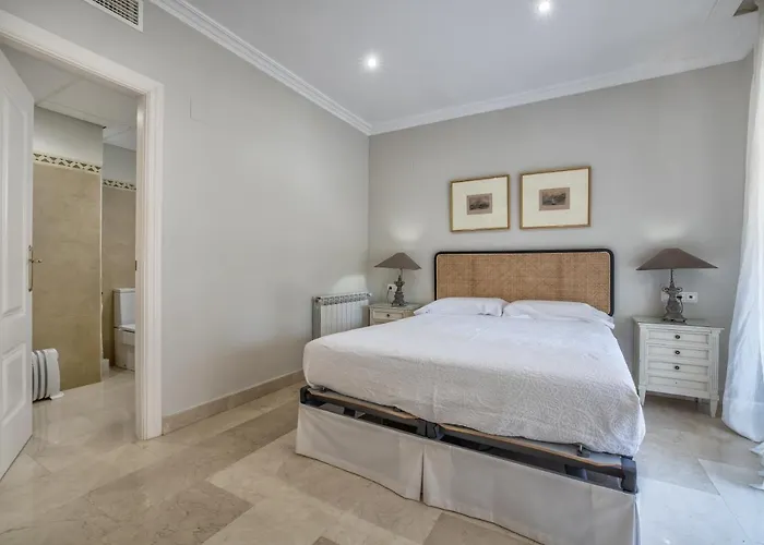 Tilos & Parking & Piscina Kordoba