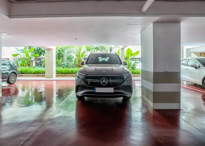 Tilos & Parking & Piscina Apartament Kordoba