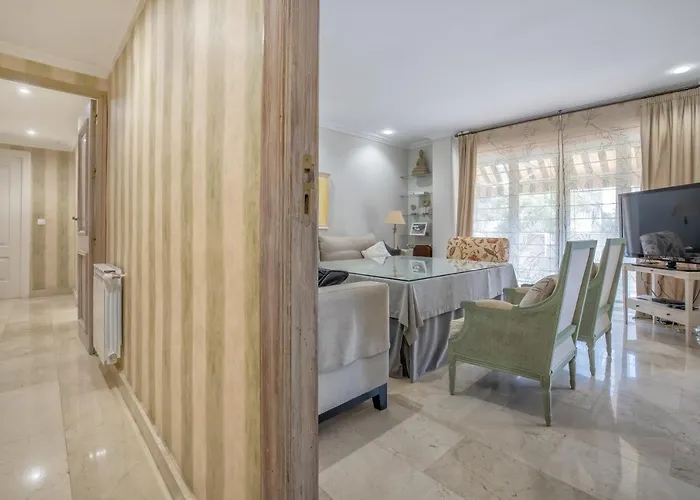 Tilos & Parking & Piscina * Cordova