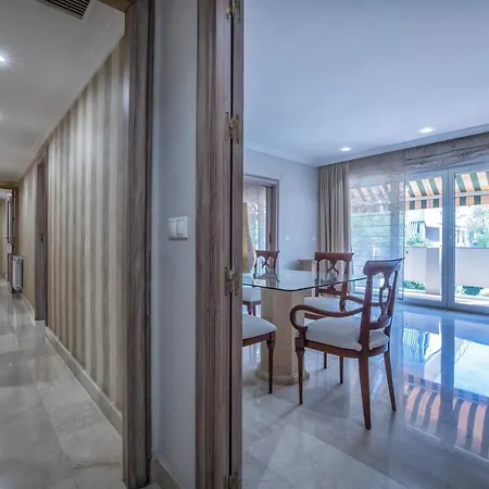 Tilos & Parking & Piscina Cordova